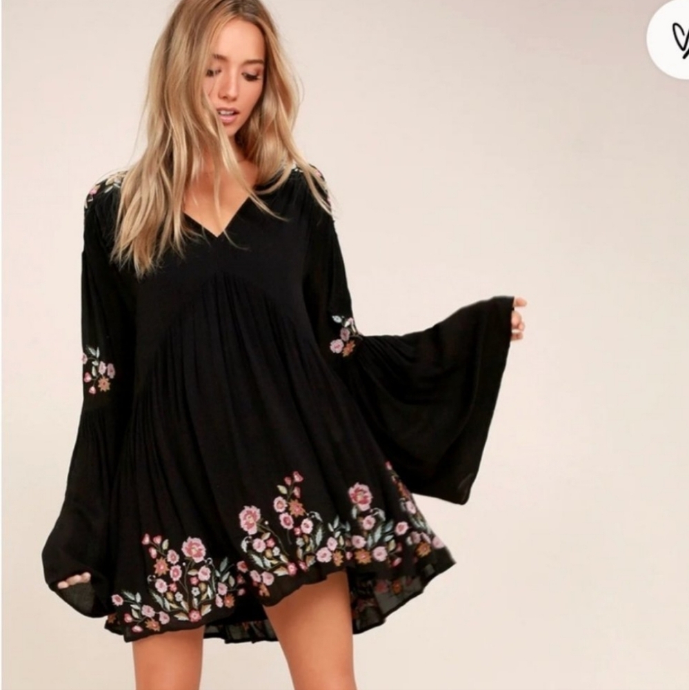 Free people Te Amo Black Embroidered Babydoll Mini Dress S V-neck Long Sleeve